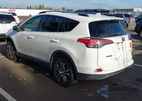 2017 Toyota Rav4 Le z USA, uszkodzony, nr VIN JTMBFREV2HJ141531